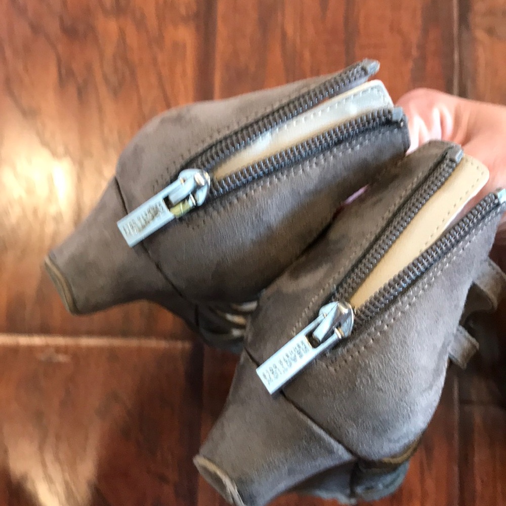 Kenneth Cole size8.5. - Picture 3 of 5